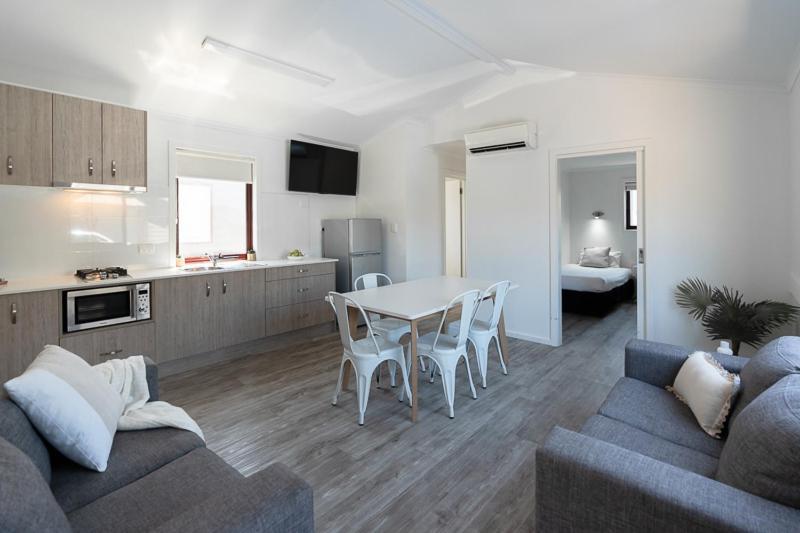 Adelaide Caravan Park - Aspen Holiday Parks Bagian luar foto