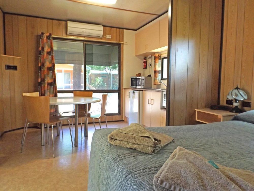 Adelaide Caravan Park - Aspen Holiday Parks Bagian luar foto