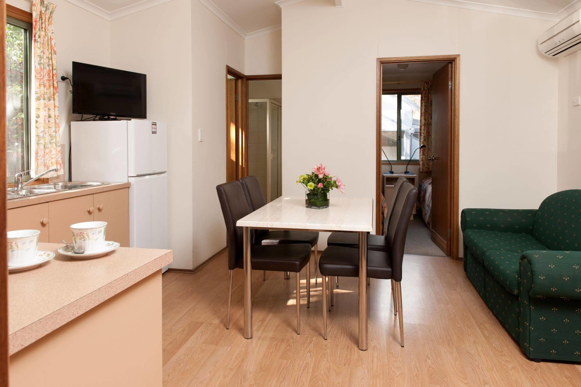 Adelaide Caravan Park - Aspen Holiday Parks Bagian luar foto