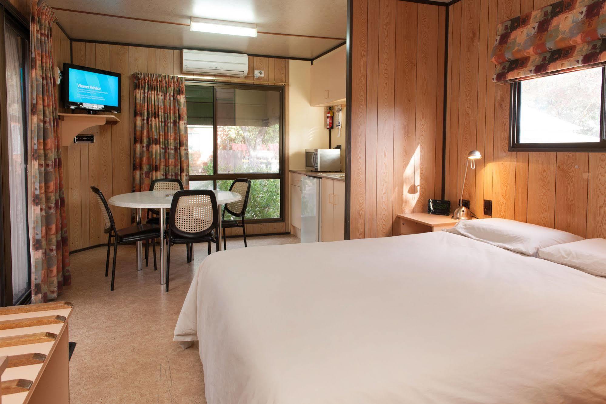 Adelaide Caravan Park - Aspen Holiday Parks Bagian luar foto