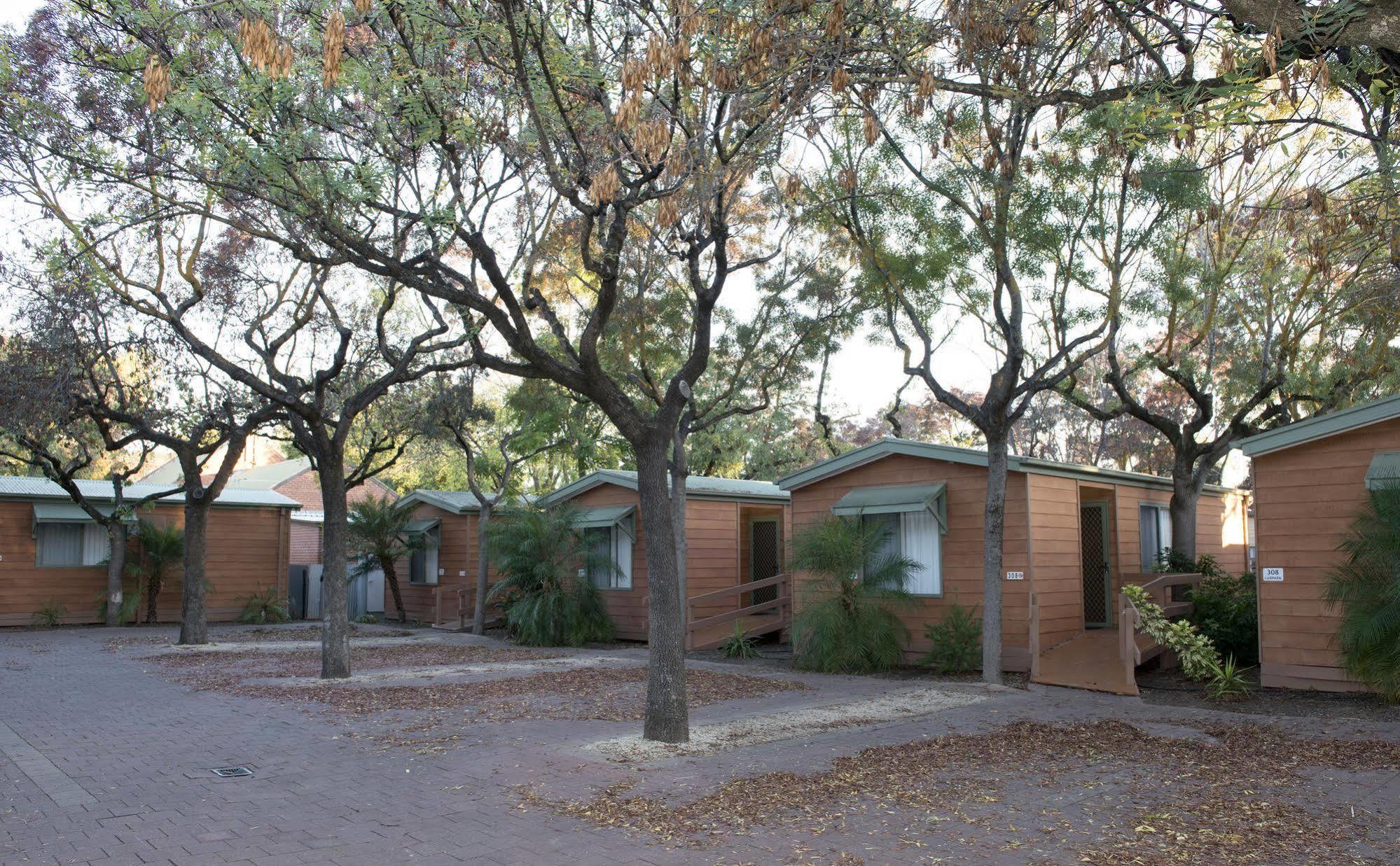 Adelaide Caravan Park - Aspen Holiday Parks Bagian luar foto