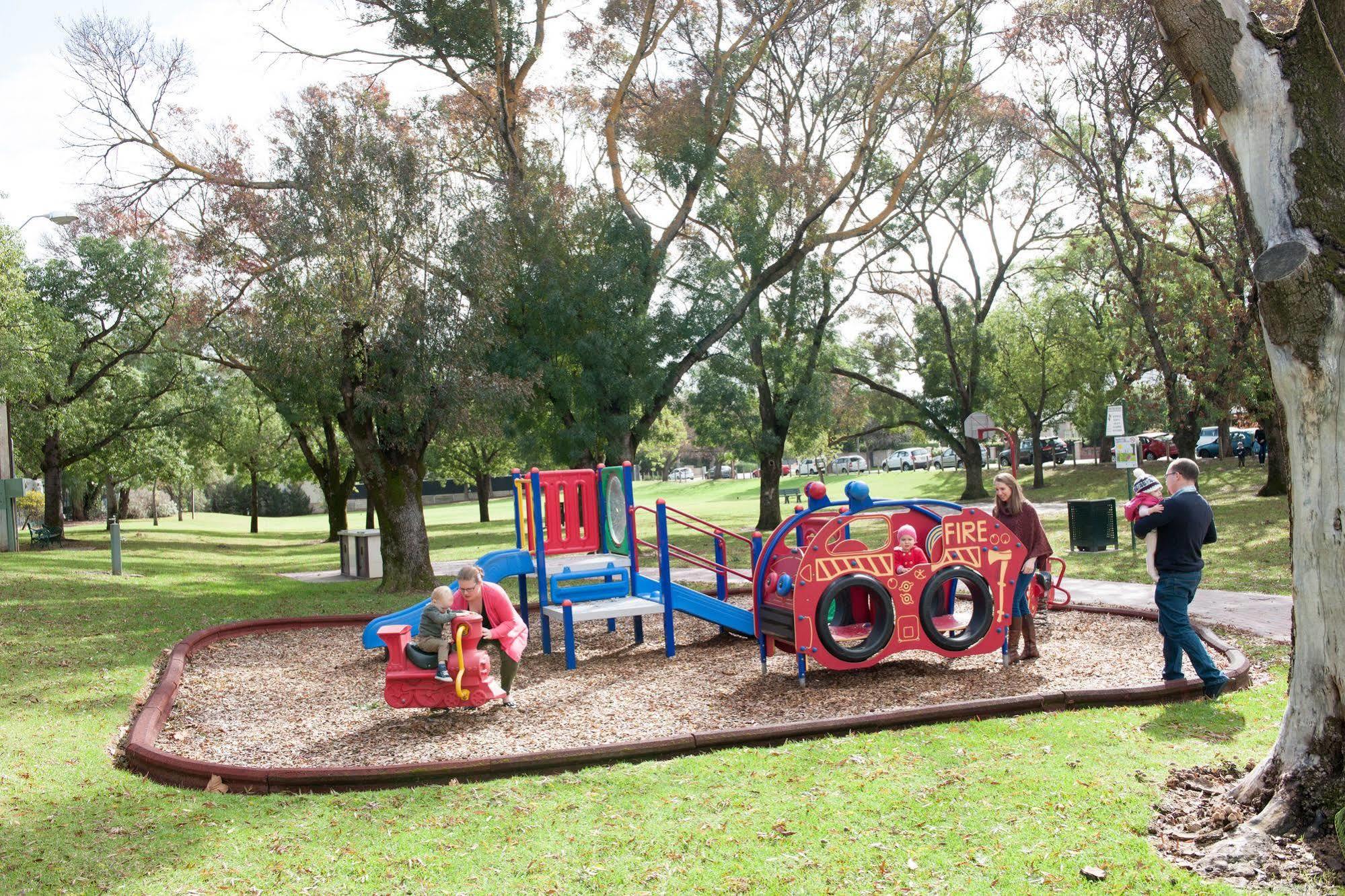 Adelaide Caravan Park - Aspen Holiday Parks Bagian luar foto